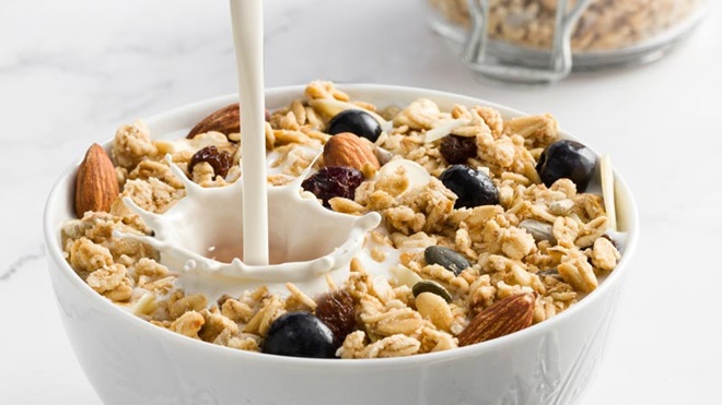 Tijela com muesli e leite