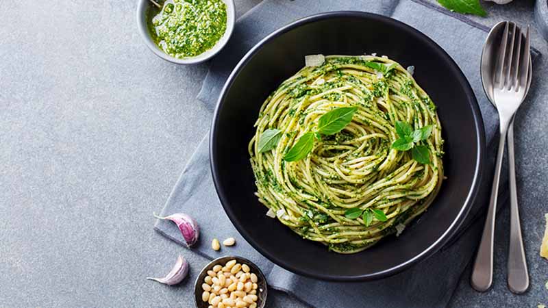 Prato de massa com molho pesto