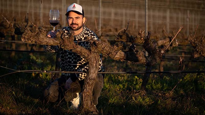 Paulo Abreu, criador da Meia Gaiola, na vinha em Campo Maior
