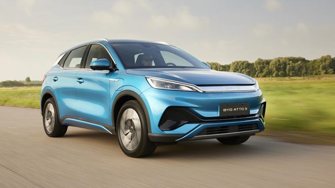 carro elétrico byd atto 3 na estrada