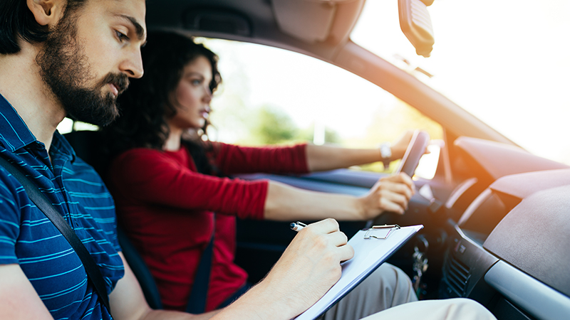 Escolas e carta de condução: o que deve saber