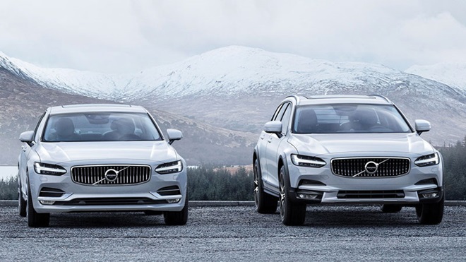 carros volvo v90 e volvo xc90 lado a lado