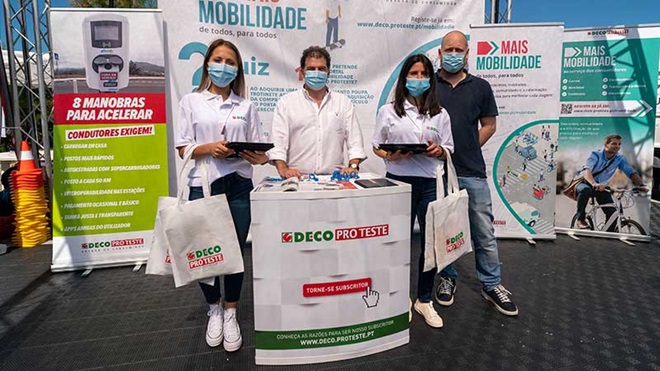 Expositor da DECO PROTESTE no Encontro Nacional de Veículos Elétricos.