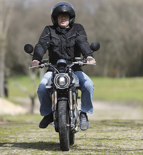 Vasco Rosa, de Comenda (Gavião), comprou a mota elétrica Super Soco TC Max.