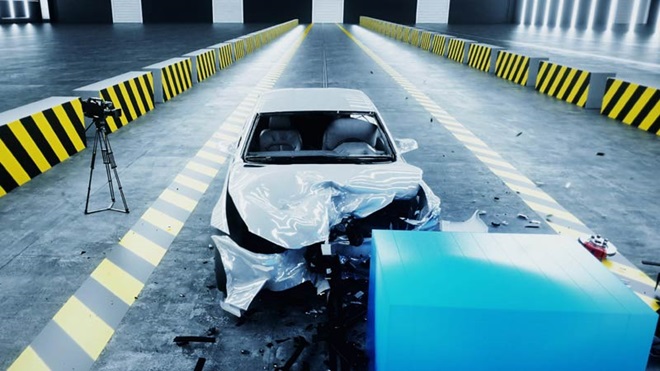 Automóvel no teste da colisão frontal na pista do laboratório do euro ncap