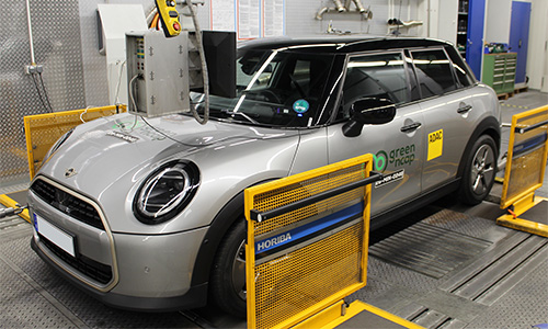 MINI Cooper C: o consumo de gasolina é moderado, mas a marca tem alternativas elétricas ou híbridas plug-in melhores.