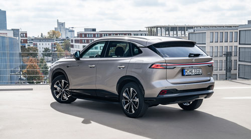 MG HS PHEV revela condução agradável em cidade e autoestrada.