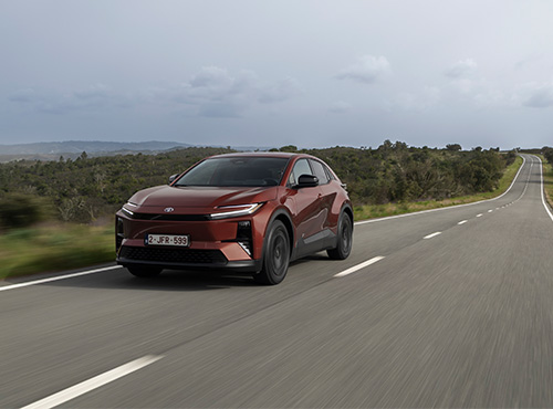 Condução confortável e muito silenciosa. Surpreende nas curvas.