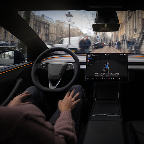Full Self-Driving (Supervised) é um sistema avançado que faz trajetos complexos sob supervisão permanente do condutor. Ainda não é condução totalmente autónoma.