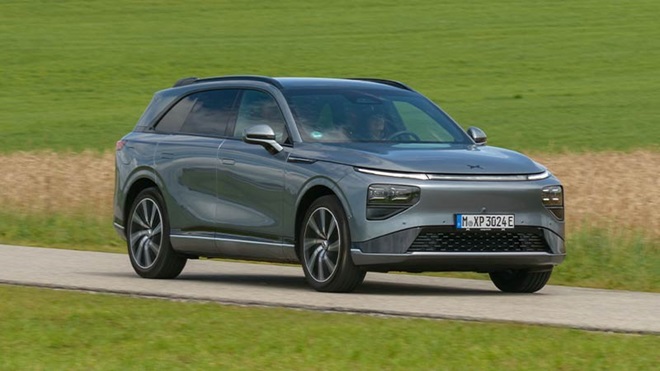 Xpeng G9 na estrada, o SUV elétrico chinês