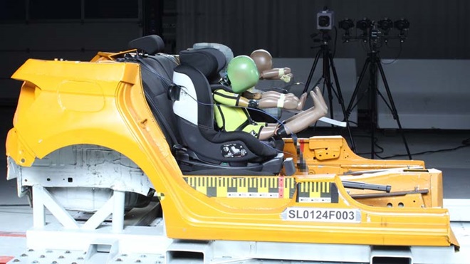 teste a cadeiras de criança