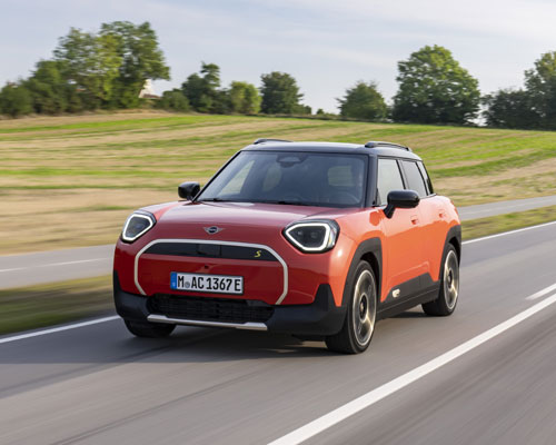 MINI Aceman SE é o mais eficiente, mas tem a bagageira mais pequena.