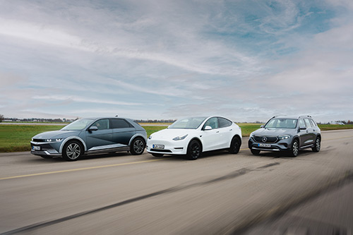 Confronto de titãs: o Tesla Model Y é o carro elétrico mais vendido em Portugal e no mundo. Hyundai Ioniq 5 e Mercedes EQB desafiam o americano.