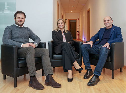 Diogo Teixeira, da Razão Automóvel, Elsa Agante, da DECO PROteste, e Pedro Faria, da UVE, analisam o que falta fazer na mobilidade elétrica.