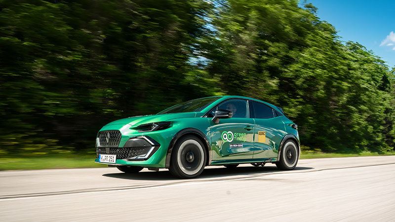 Renault Clio TCe a gasolina verde em teste Green NCAP na estrada