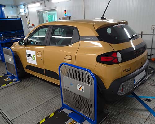 Dacia Spring notável ao nível ambiental, mas autonomia curta e carregamento lento limitam o uso.