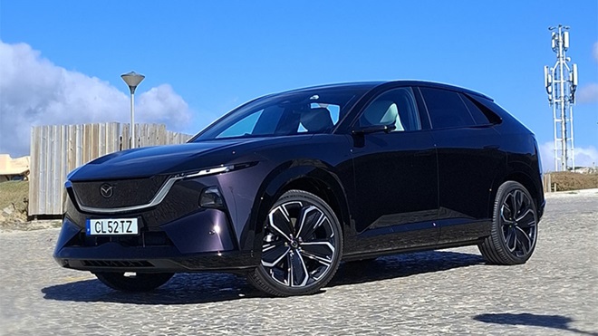 mazda cx-6e, suv elétrico, no parque