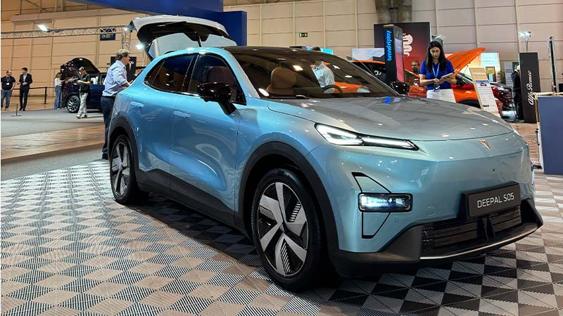 Carro elétrico changan deepal s05 em exibição no salão automóvel ecar show de lisboa
