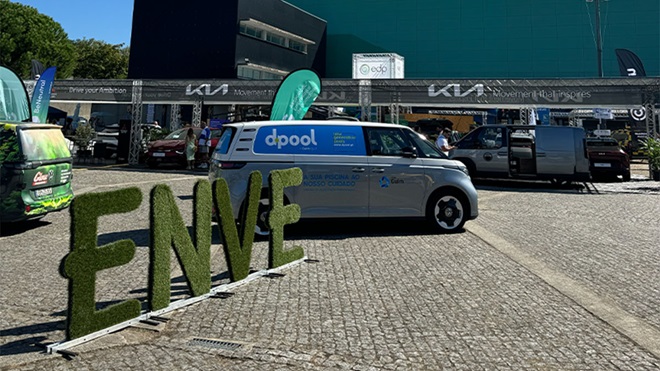 ambiente exterior do Encontro Nacional de Veículos Elétricos 2026 no pavilhão multiusos de Guimarães