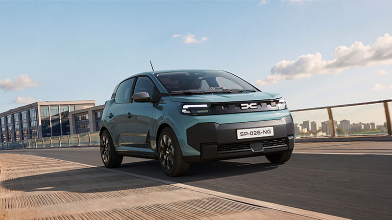 Dacia Spring azul em movimento