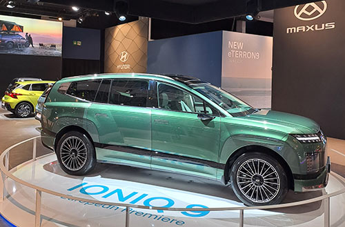 Com a bateria de 110,3 kWh, o Hyundai Ioniq 9 promete chegar aos 620 quilómetros de autonomia.