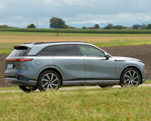 Com 467 km de autonomia, o grande SUV Xpeng G9 custa 57 mil euros.