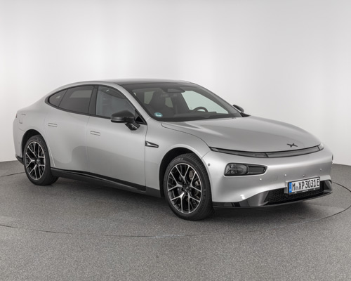À venda por 49 630 euros, o Xpeng P7 é um rival à altura do Tesla Model 3 e do BYD Seal.