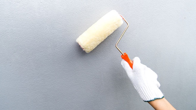 pintar parede com um rolo