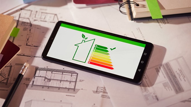 Projeto de casa e telemóvel com informação de classificação energética