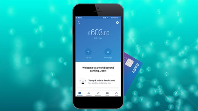 telemóvel com a aplicação de pagamentos revolut