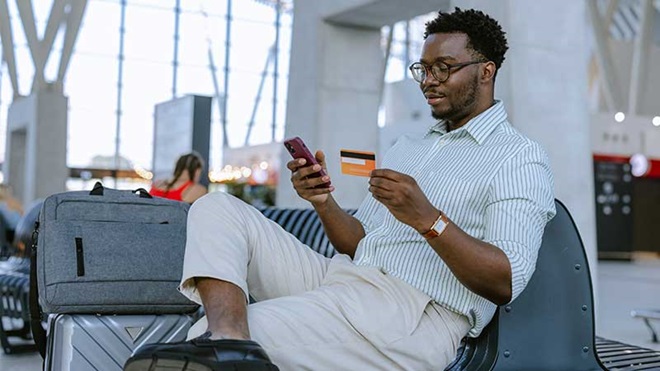 cadeado em cima de cartão de crédito