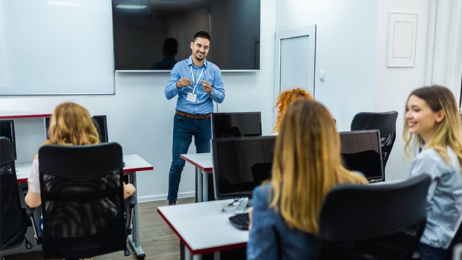pessoas em formação