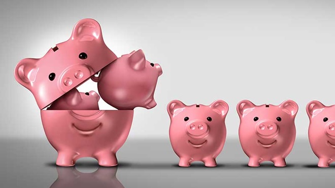 Cinco porquinhos mealheiro a saírem de um porquinho mealheiro grande