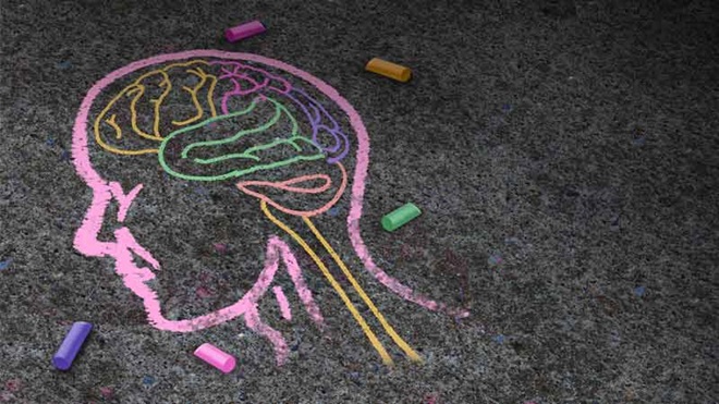 desenho de uma cabeça com partes do cérebro a giz colorido, num tapete cinzento