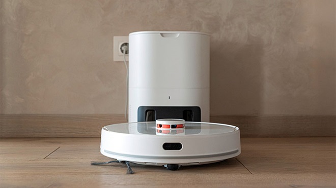 aspirador-robô com estação de autolimpeza