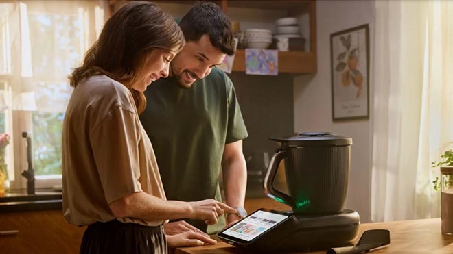 Casal com uma Bimby TM7