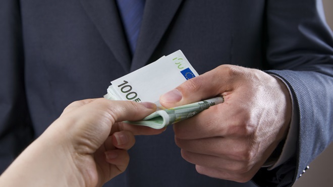 Responsabilidades dos pais divorciados quanto ao pagamento da pensão de alimentos dos filhos.