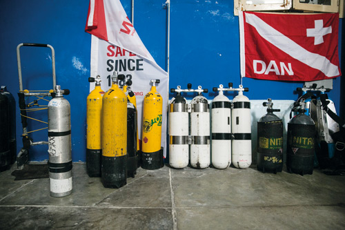 Do Porto ao Algarve: Onde fazer e quanto custa um curso de mergulho Equipamento e cuidados abordados na plataforma online com exame.