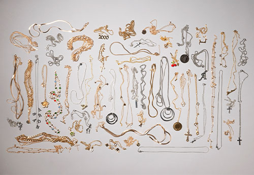 Conjunto de produtos sobre fundo liso