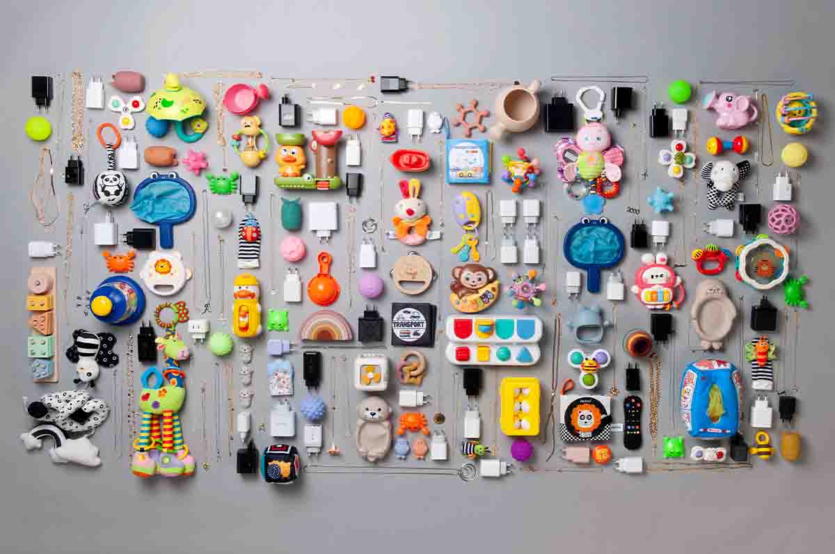 Conjunto de produtos sobre fundo liso