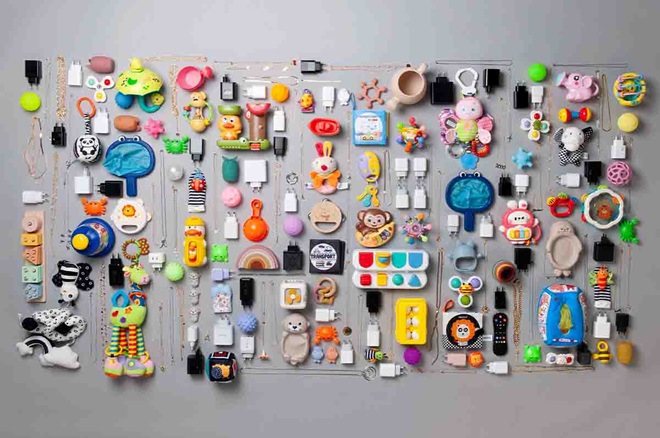 Conjunto de produtos sobre fundo liso