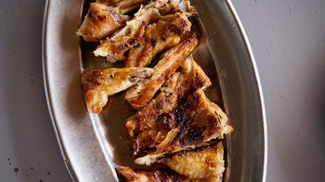 Travessa com frango da guia