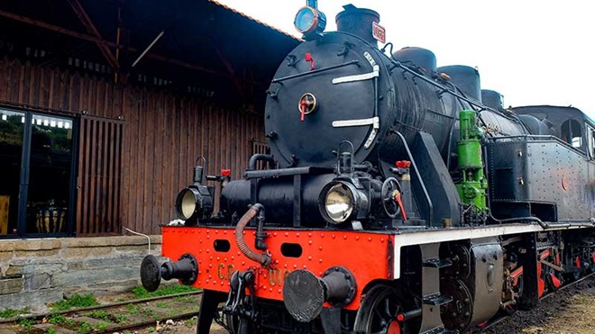 Locomotiva do comboio histórico do Douro na estação