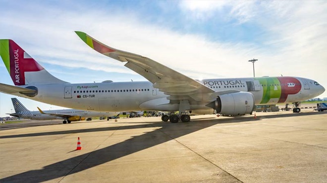 Avião da tap num aeroporto