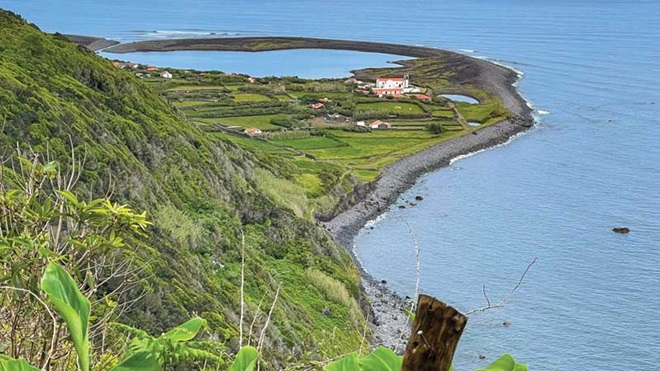 Fajã de Santo Cristo, na Ilha de São Jorge, Açores