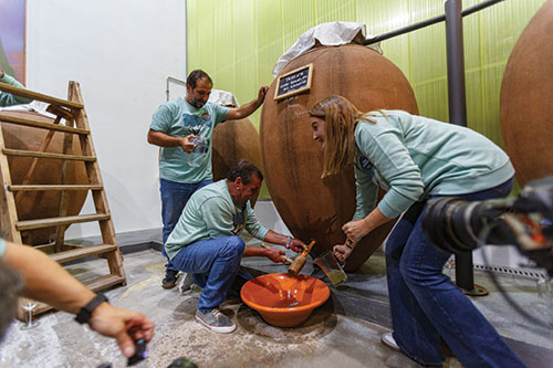 Abertura das talhas no Amphora Wine Day, em novembro. Para a 8.ª edição, estão confirmados 40 produtores de Portugal, Espanha, França, Itália, Chile e Geórgia.