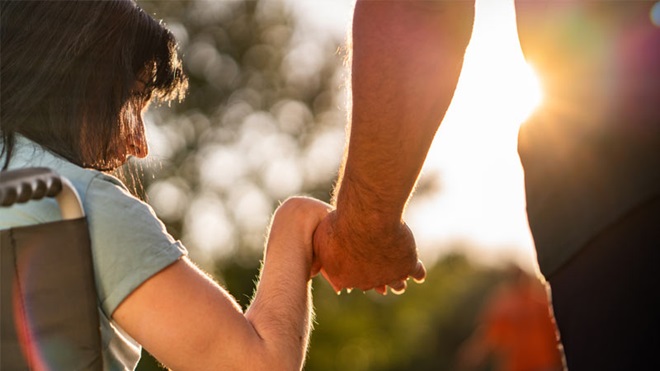 pessoa com incapacidade em cadeira de rodas
