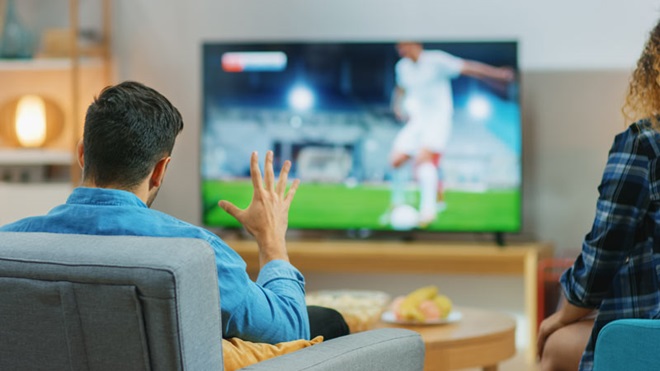 pessoa a mexer no smartphone