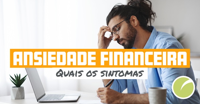 jovem adulto com a mão sobre a testa com ar ansioso, sentada numa secretária 