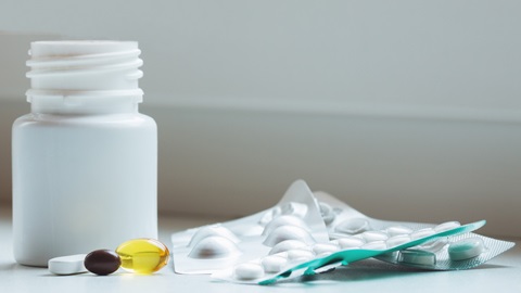 Cuidados a ter com os medicamentos e os riscos e benefícios da automedicação.